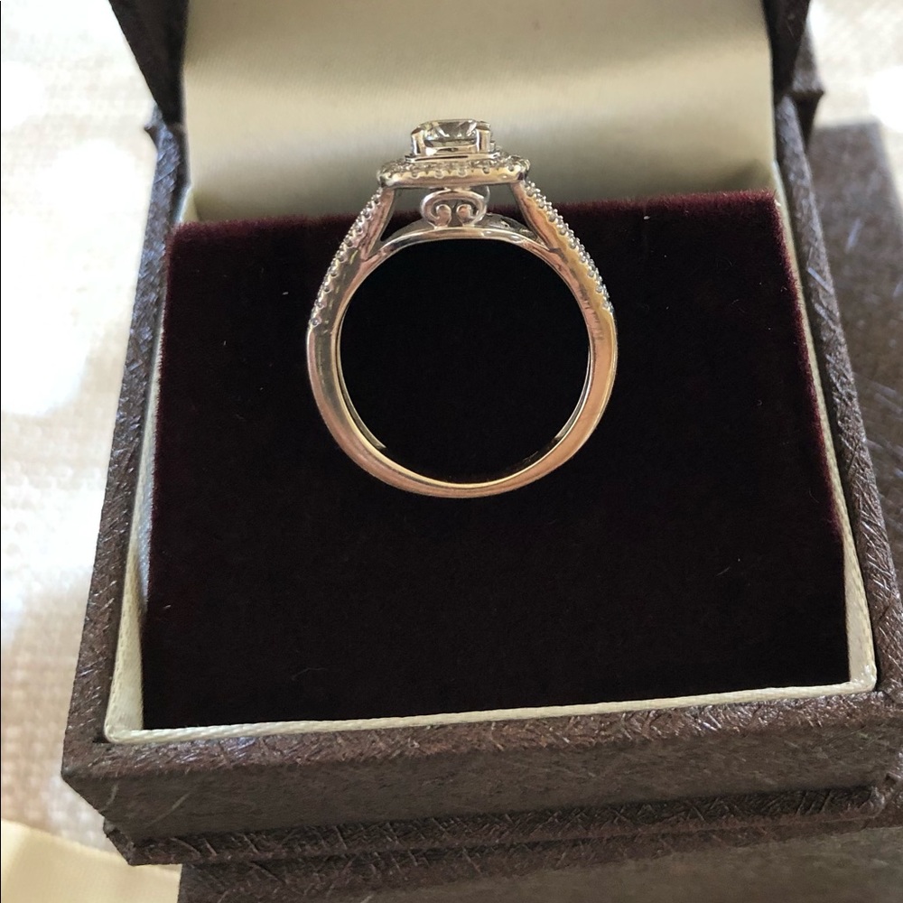 DIAMOND 14k white gold engagement ring. Size 6 - Picture 3 of 4